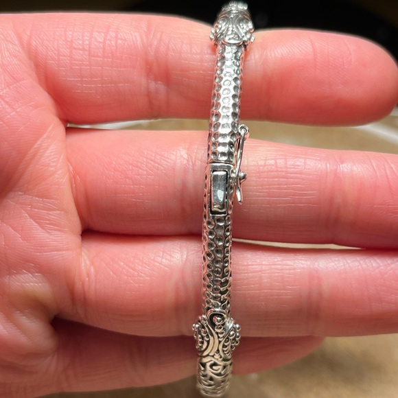 Sarda Artisan Sterling Silver Cut Out Filigree Scroll Hinged Bangle - Picture 12 of 16